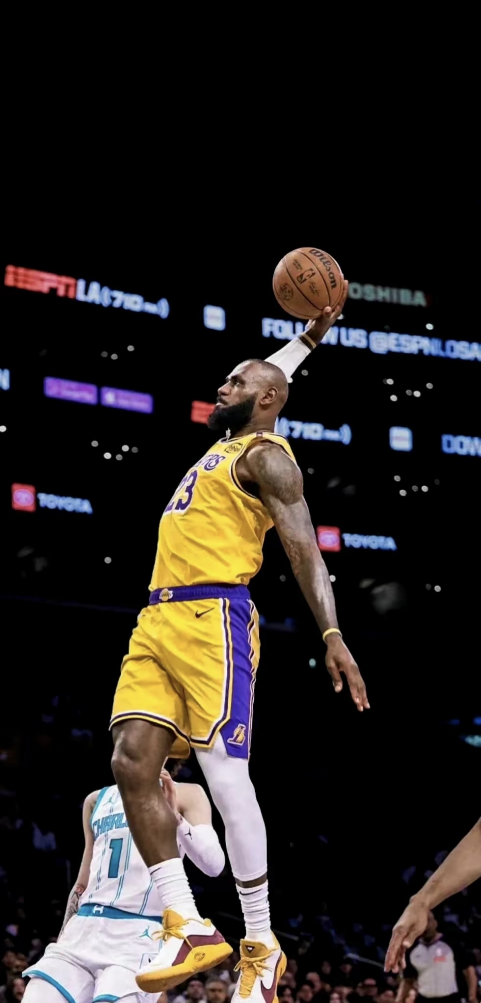 背后是RM 背后是RM